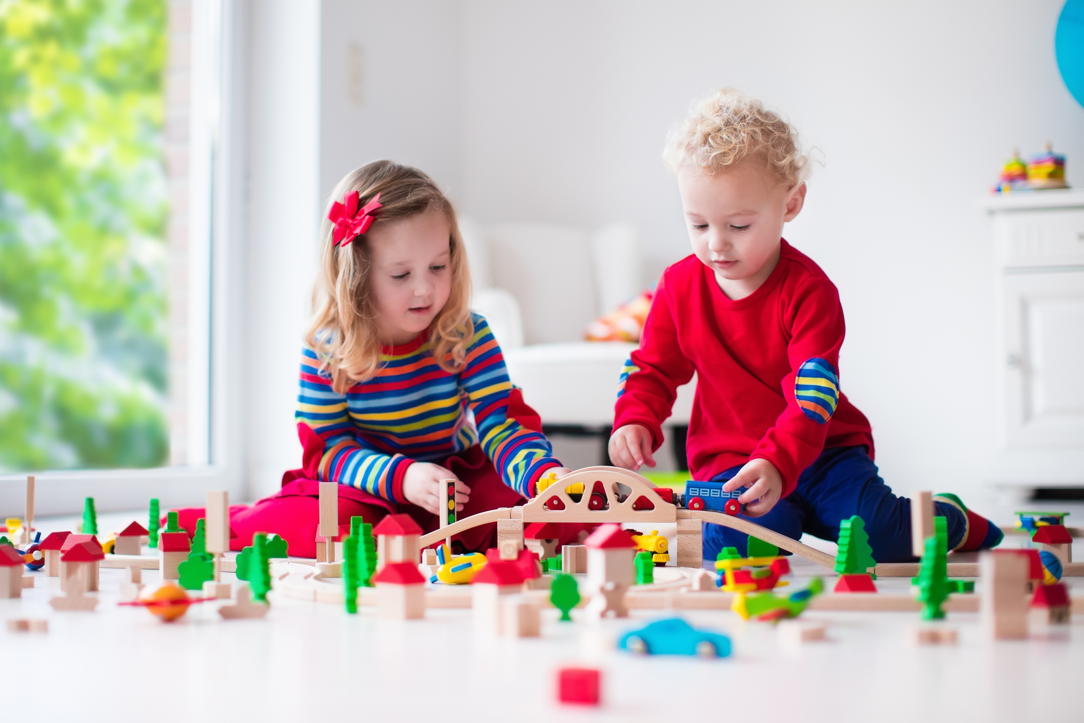 kids playing toys