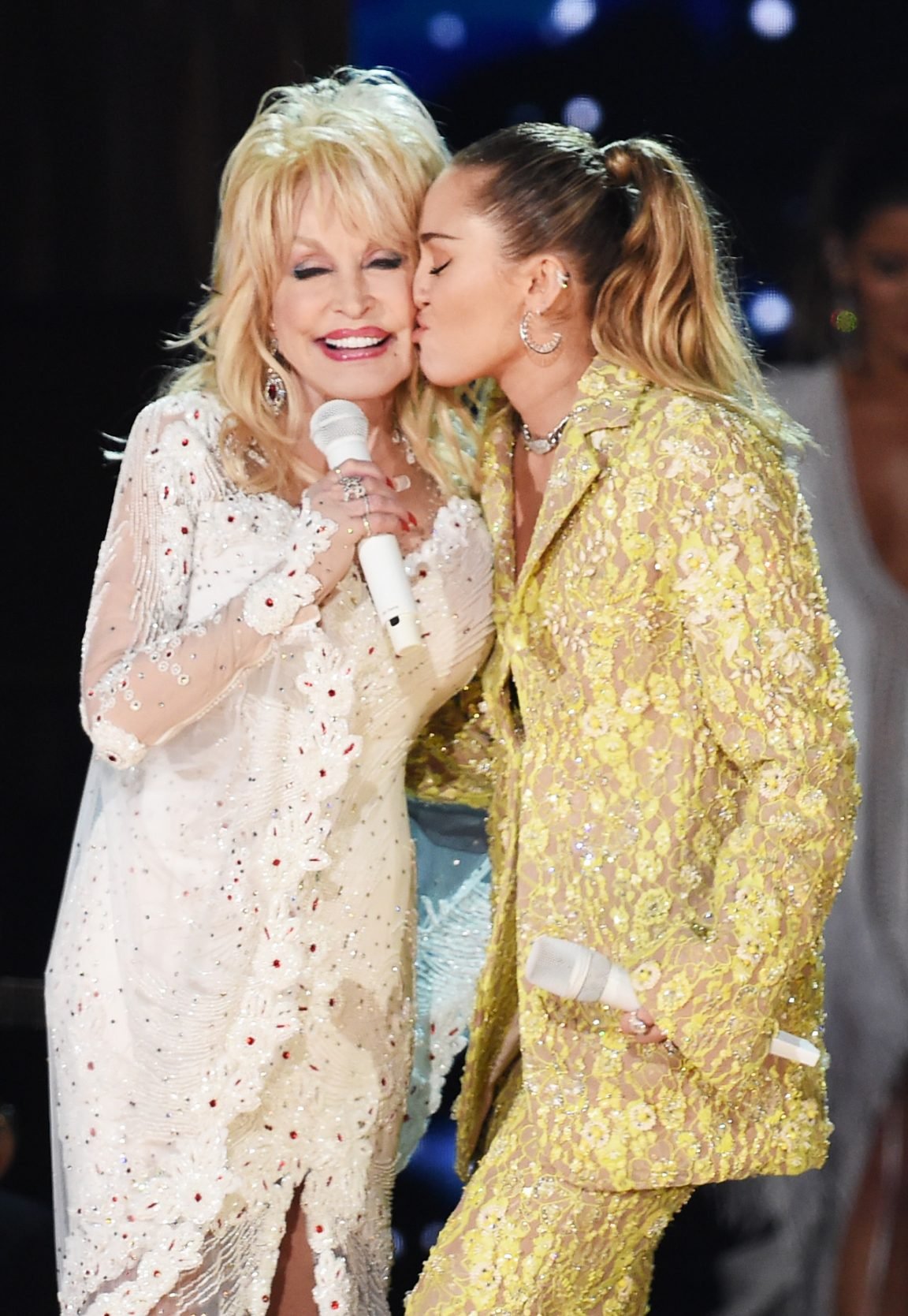 Dolly Parton Proves She Is A Music Legend At The 2019 Grammys Dolly Parton Proves She Is A Music Legend At The 2019 Grammys