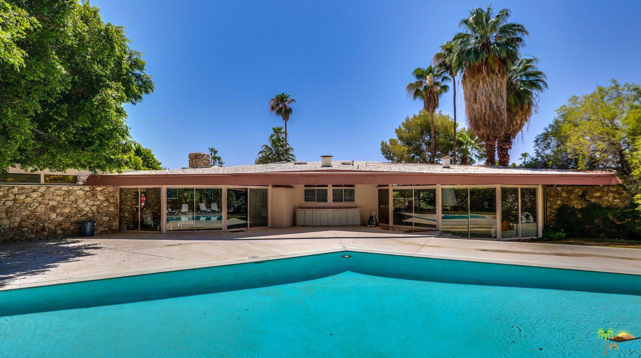 elvis backyard pool 