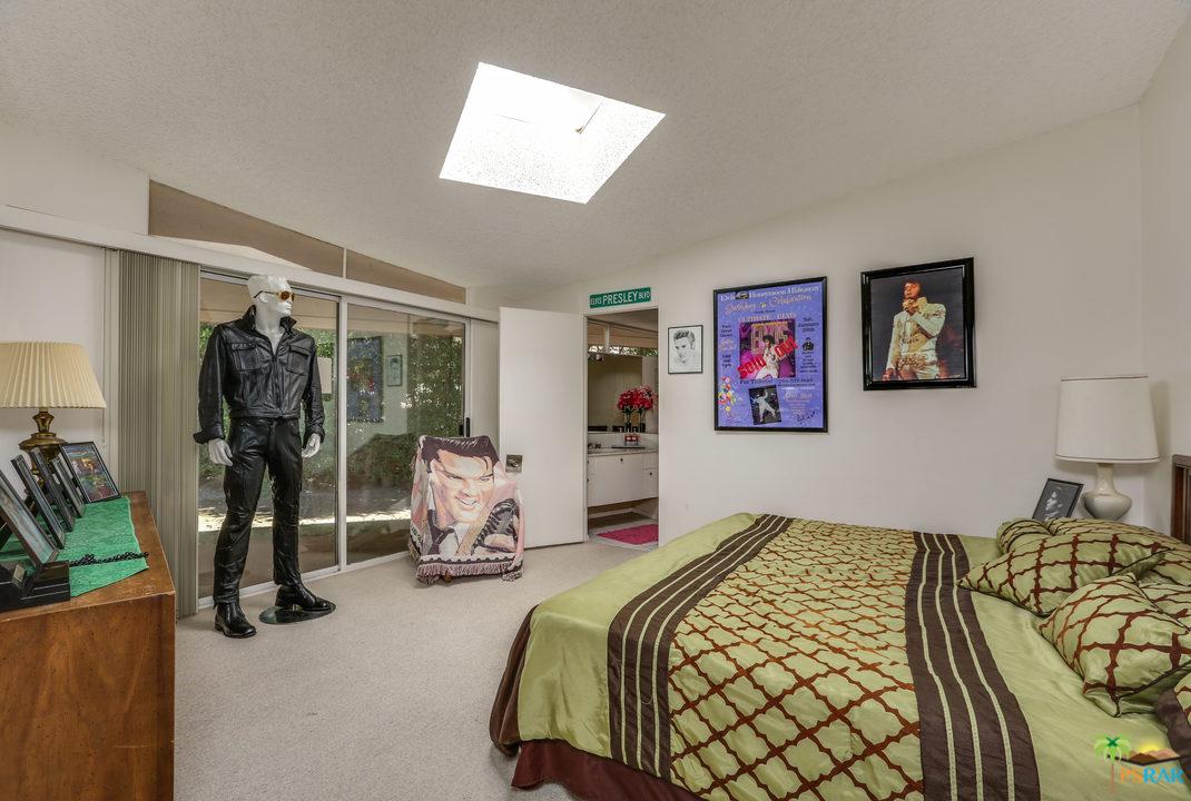 elvis bedroom 