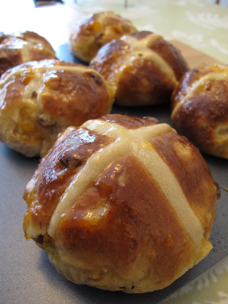 hot cross buns 