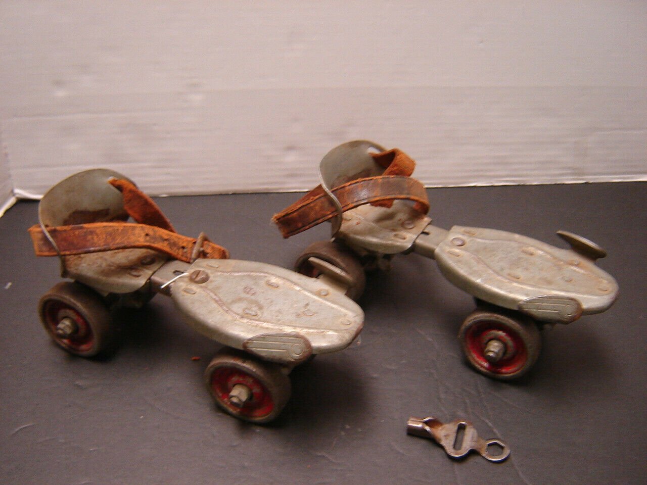 metal roller skates 