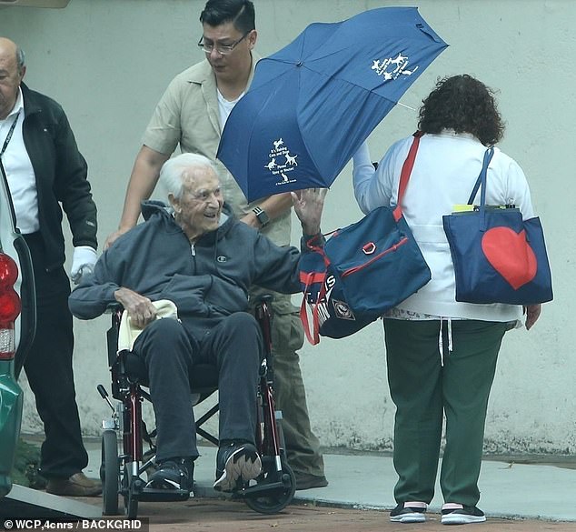 Bob Barker returns home after fall 