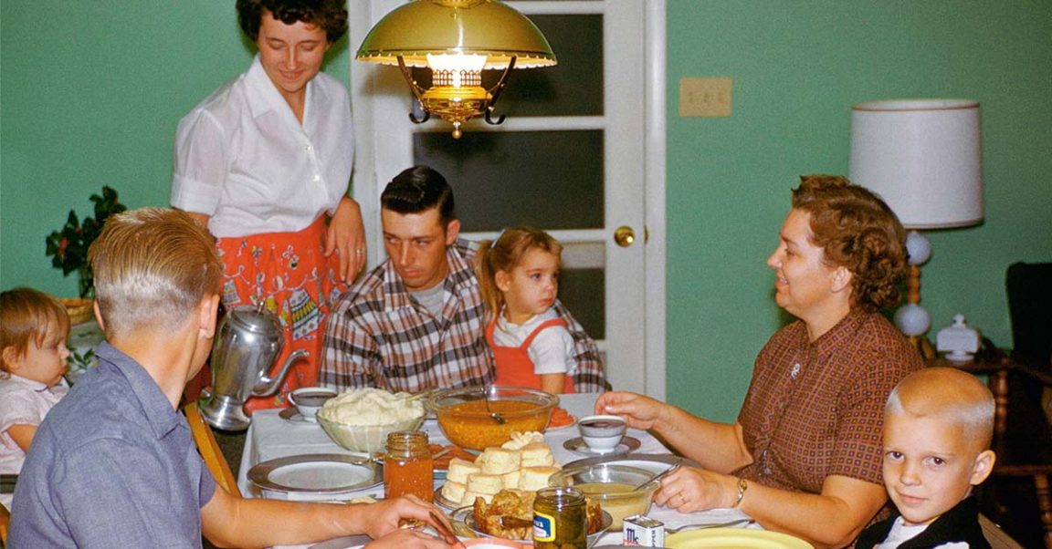 Why Sunday Family Dinners Need To Make A Comeback
