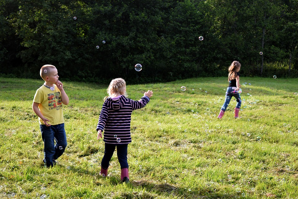 kids playing 