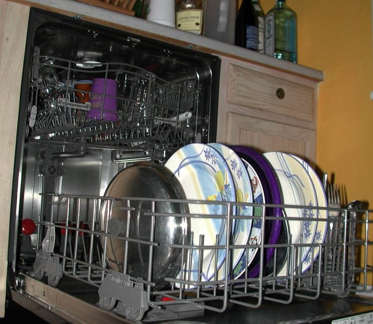 You Are Probably Loading Your Dishes In The Dishwasher All Wrong