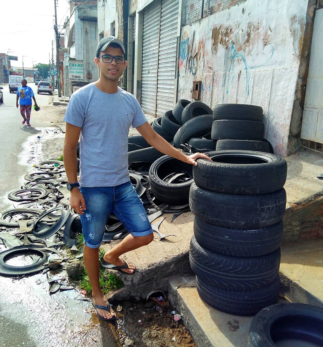 man turns old tires into beds for stray animals