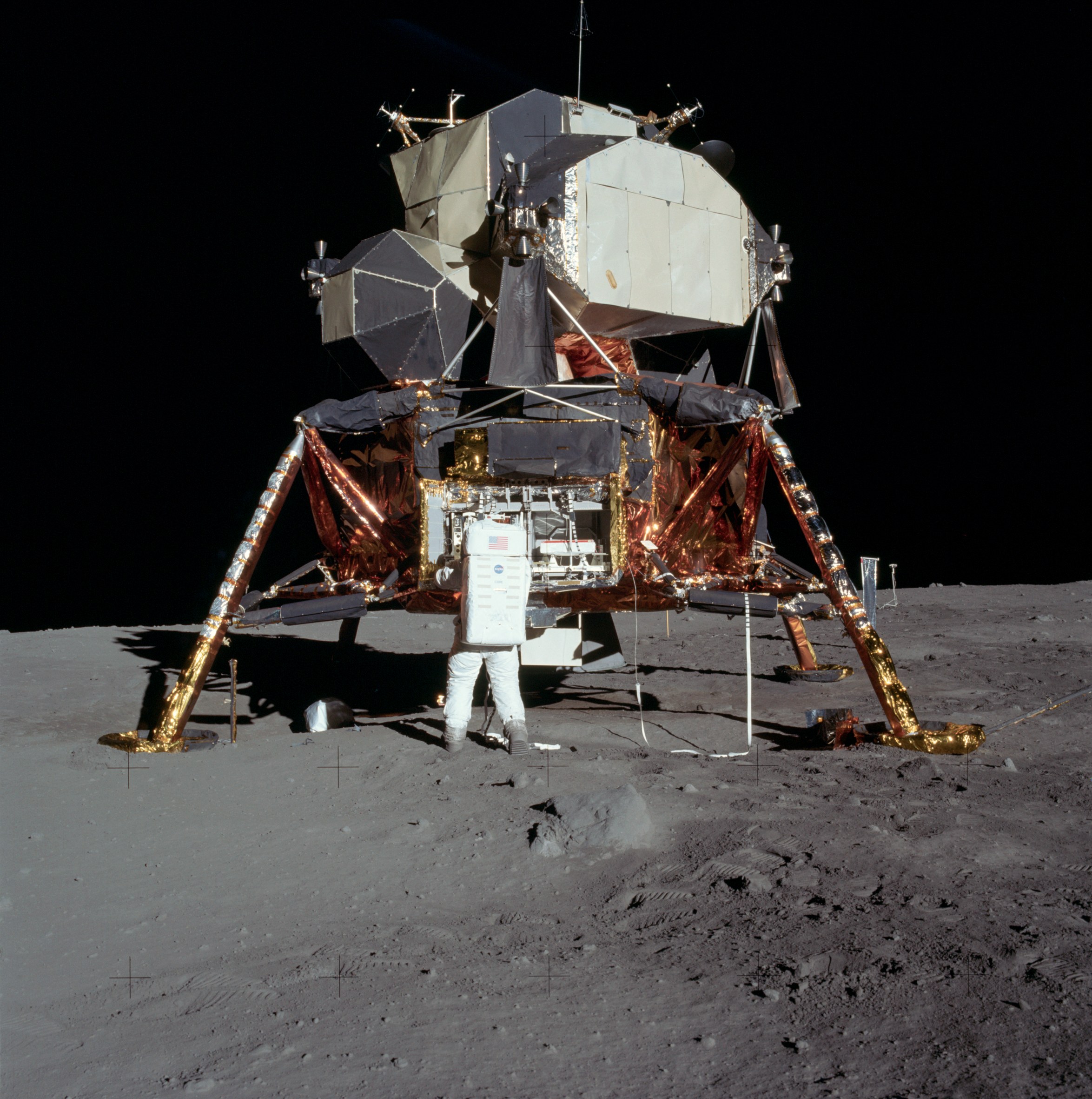 apollo 11 lunar lander 