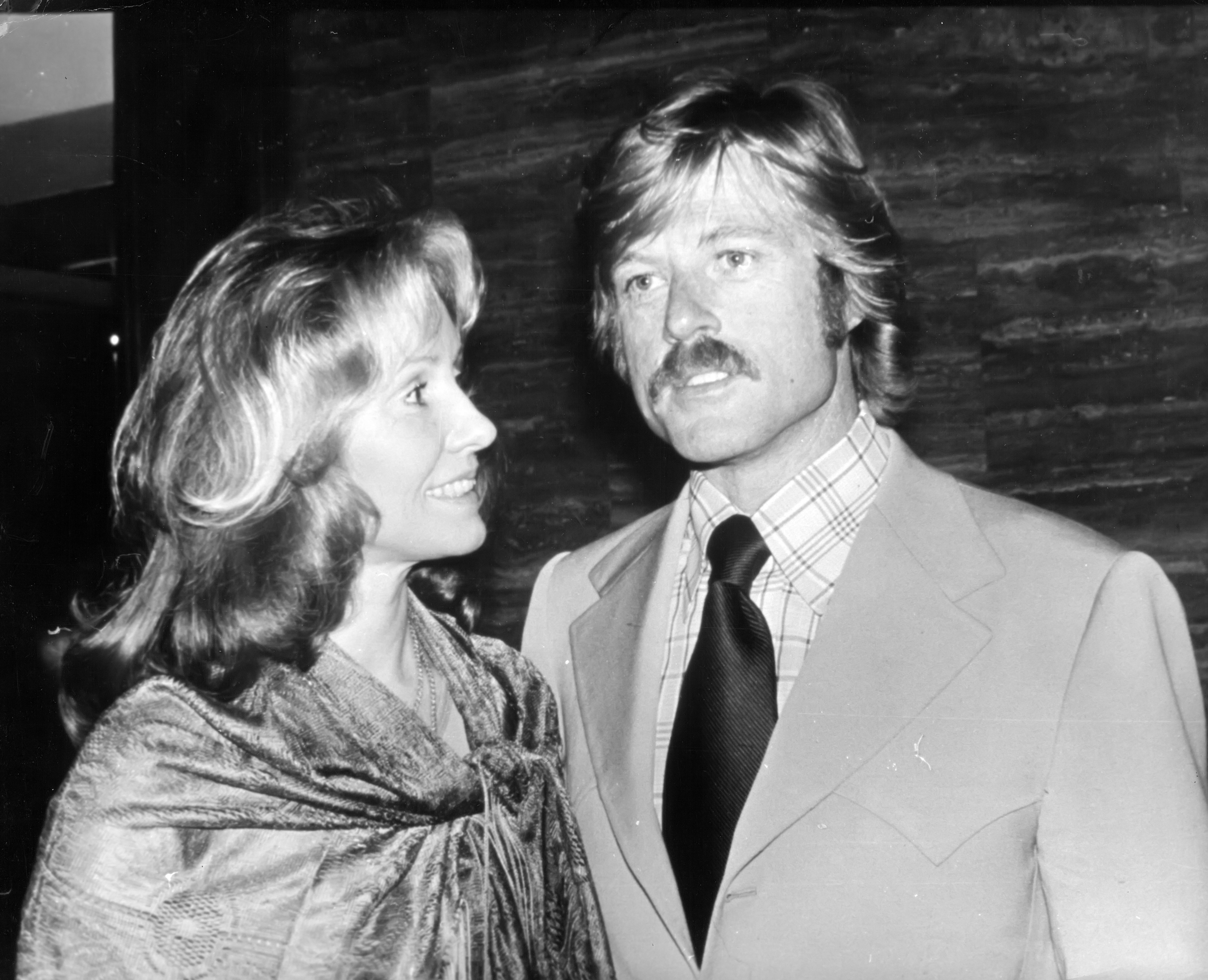 robert redford wife lola van wagenen