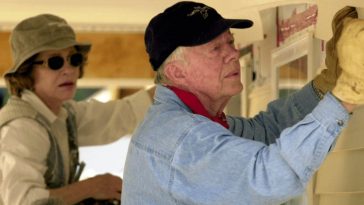 94-year-Old Jimmy Carter Building Houses For The Poor Just Months After Hip Surgery