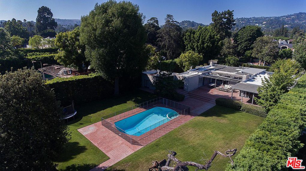 pool and backyard 