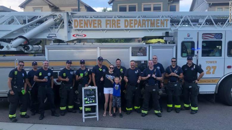 6-year-old uses money from lemonade stand to take mom on date after father passes away