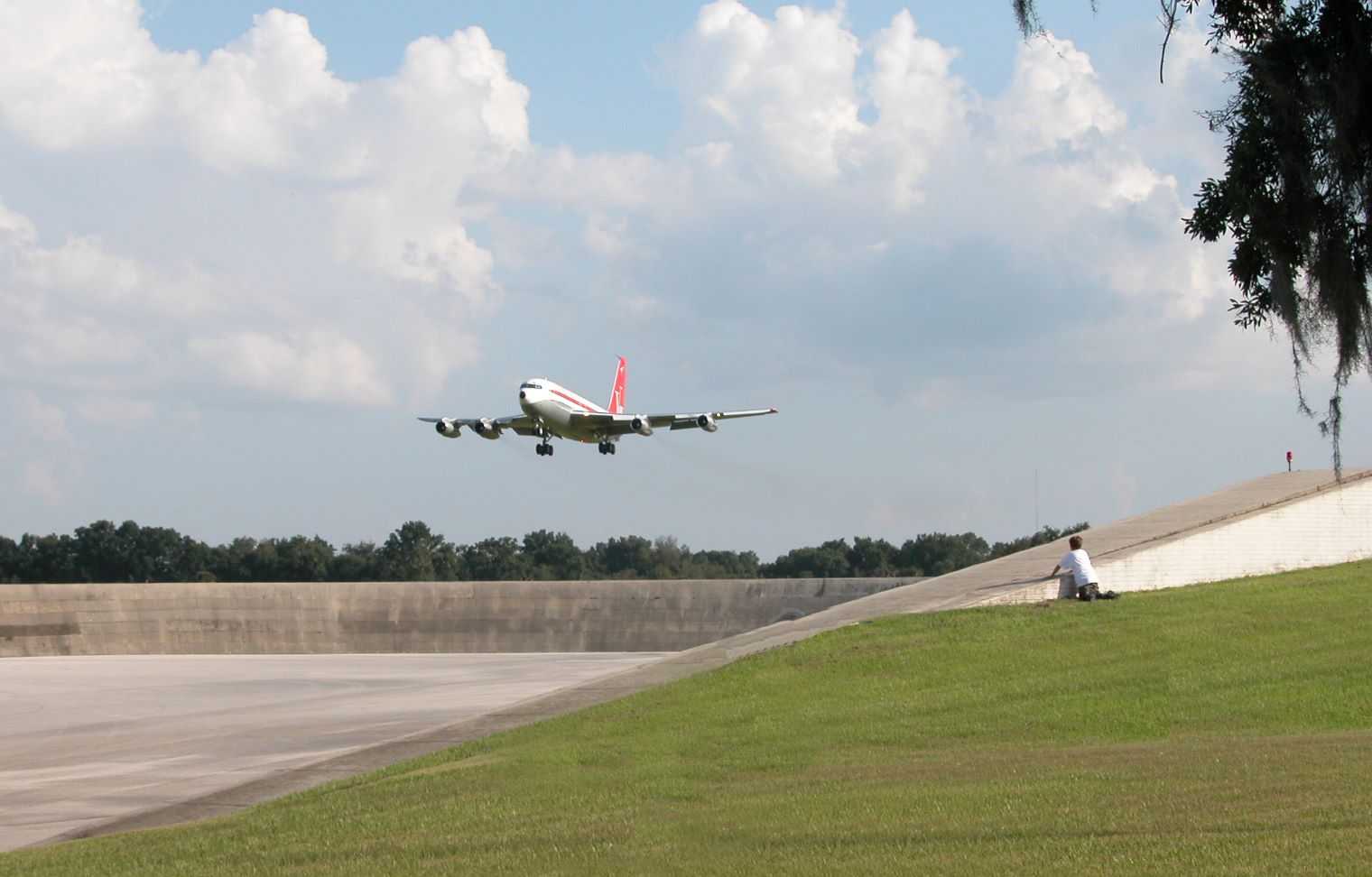 plane flying at jumbolair 