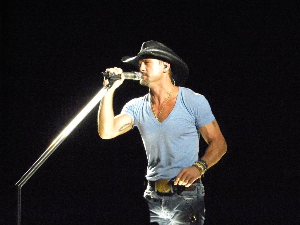 tim mcgraw singing 