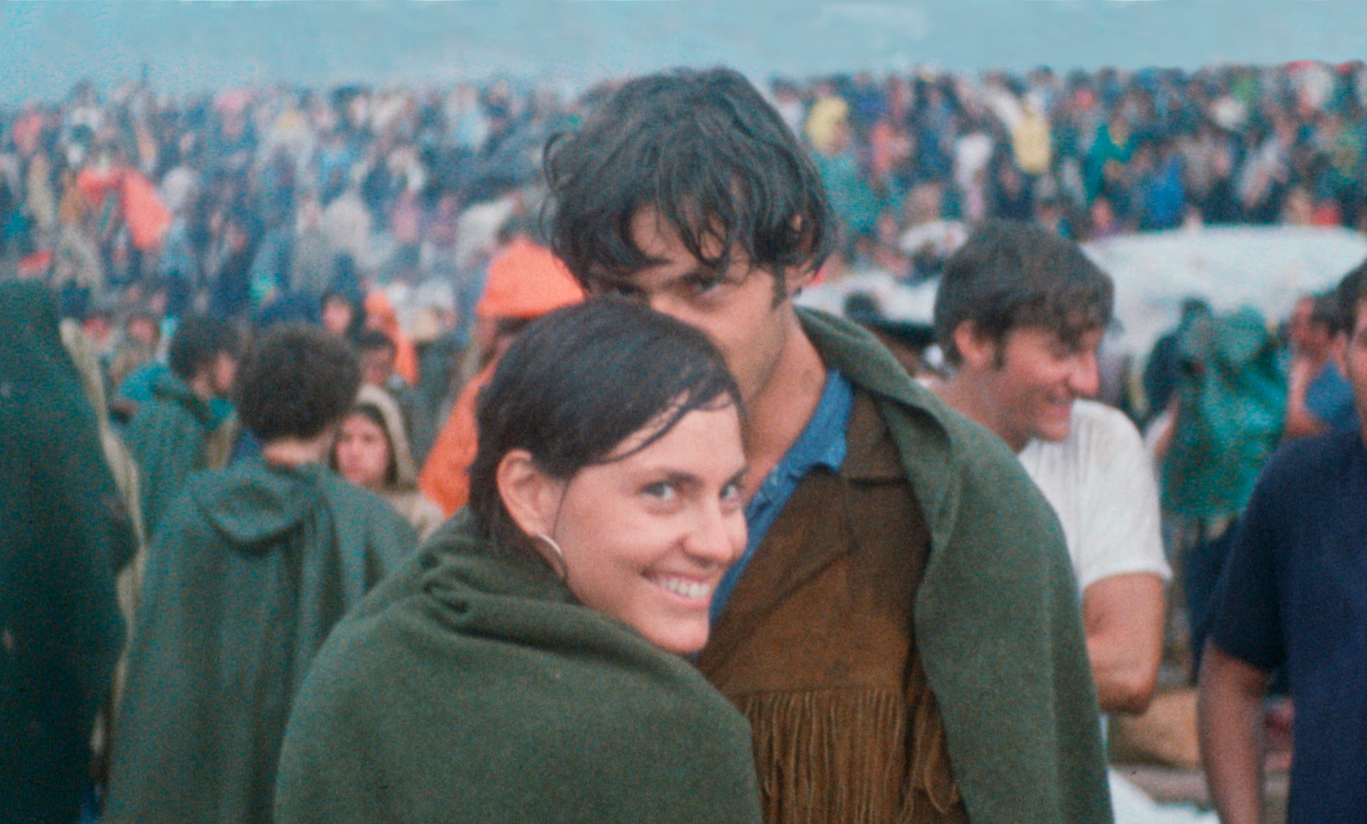 Couple Who Met at Woodstock Celebrates 50th Anniversary with Surprise Cake from Family