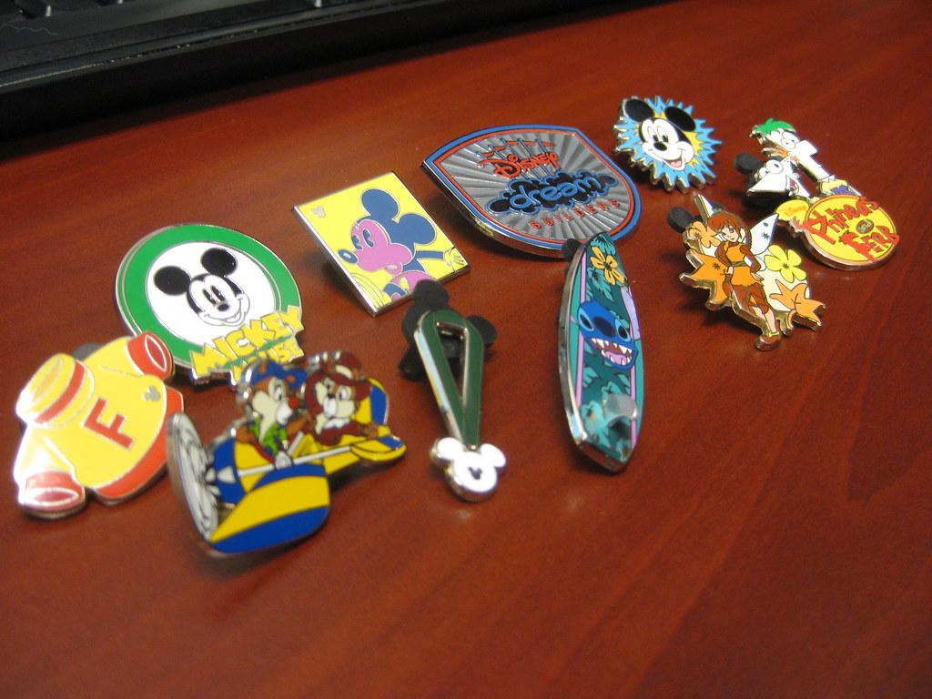 disney pins 