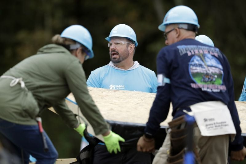 garth brooks praises jimmy carter for humanitarianism