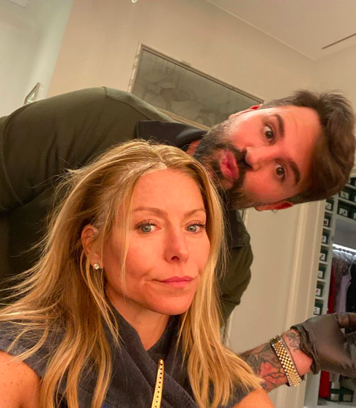 kelly ripa makeup-free selfie