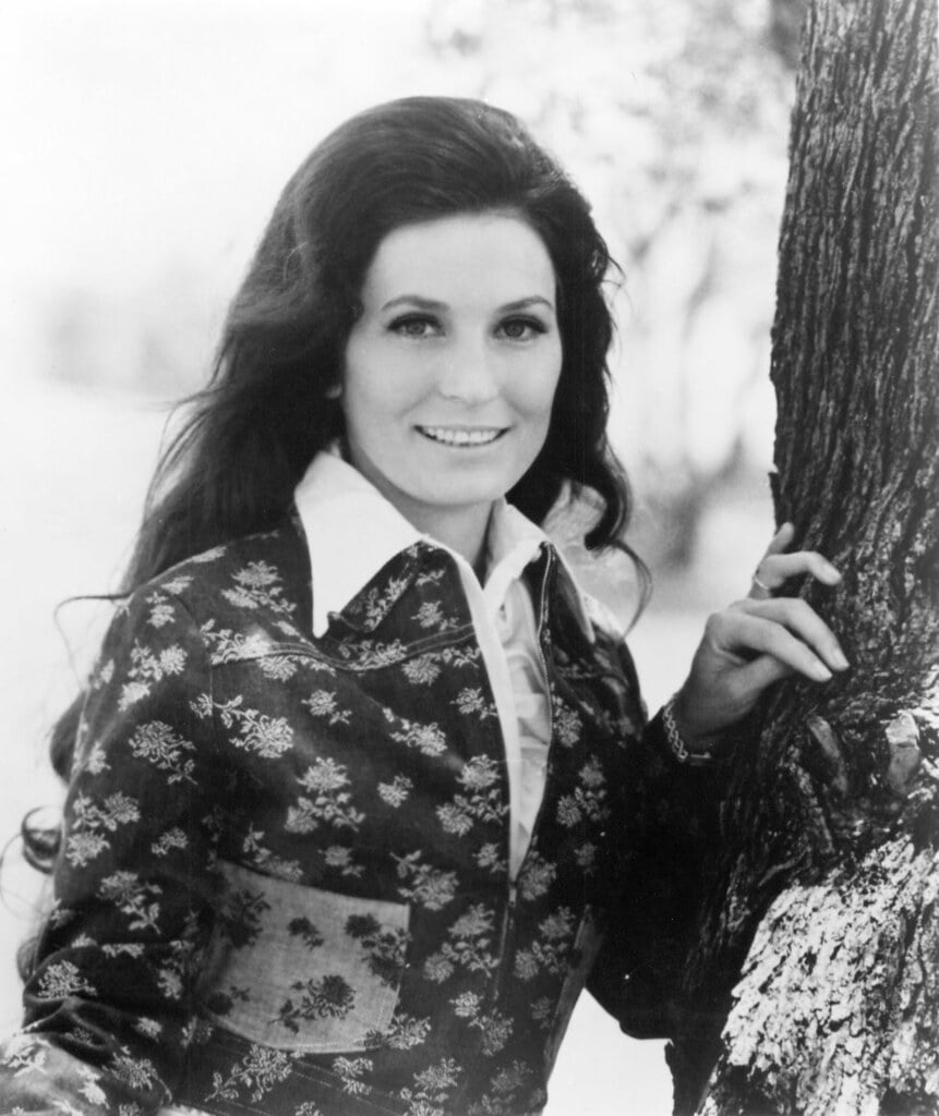 Loretta Lynn In Her Youth: A Timeless Beauty