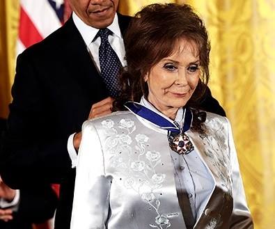 loretta lynn presidential medal of freedom 