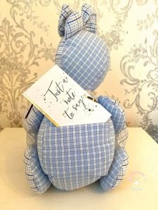 MacInnes designs bears to have pockets to preserve notes from a departed loved one