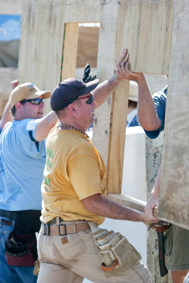 garth brooks working habitat for humanity 