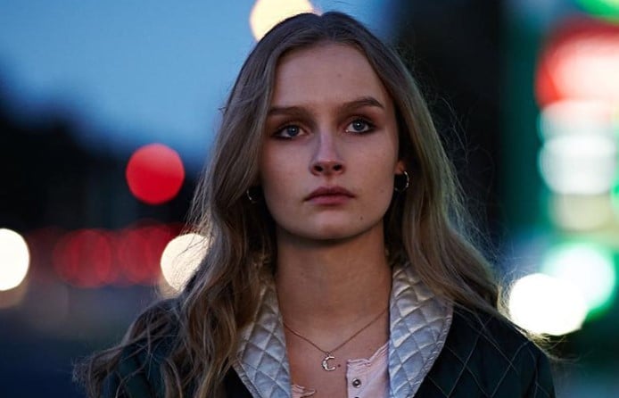 actress olivia dejonge to play priscilla presley 