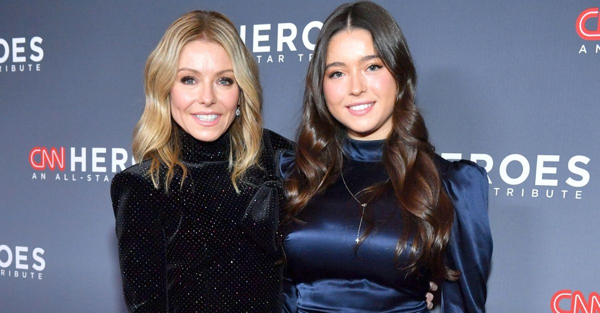 Kelly Ripa and daugher Lola Consuelos tag-teamed the CNN Gala as a mother-d...