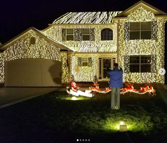 Ohio Family Puts Up An Incredible 'Christmas Vacation' Light Display Every Year