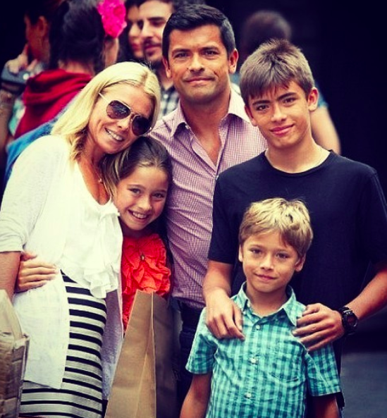 Kelly Ripa Swaps Out Traditional Ornaments For Nostalgic Family Photos On Her Christmas Tree