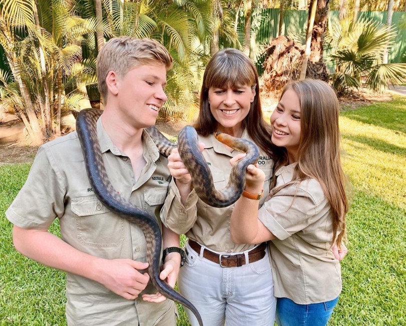 terri robert and bindi irwin with snake