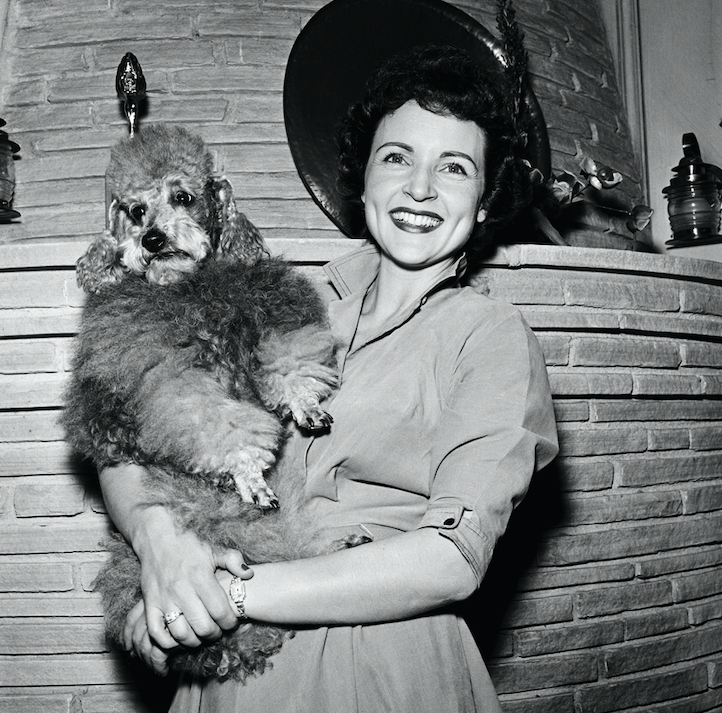 Rare Photos Of Betty White With Her Dogs In The 1950s