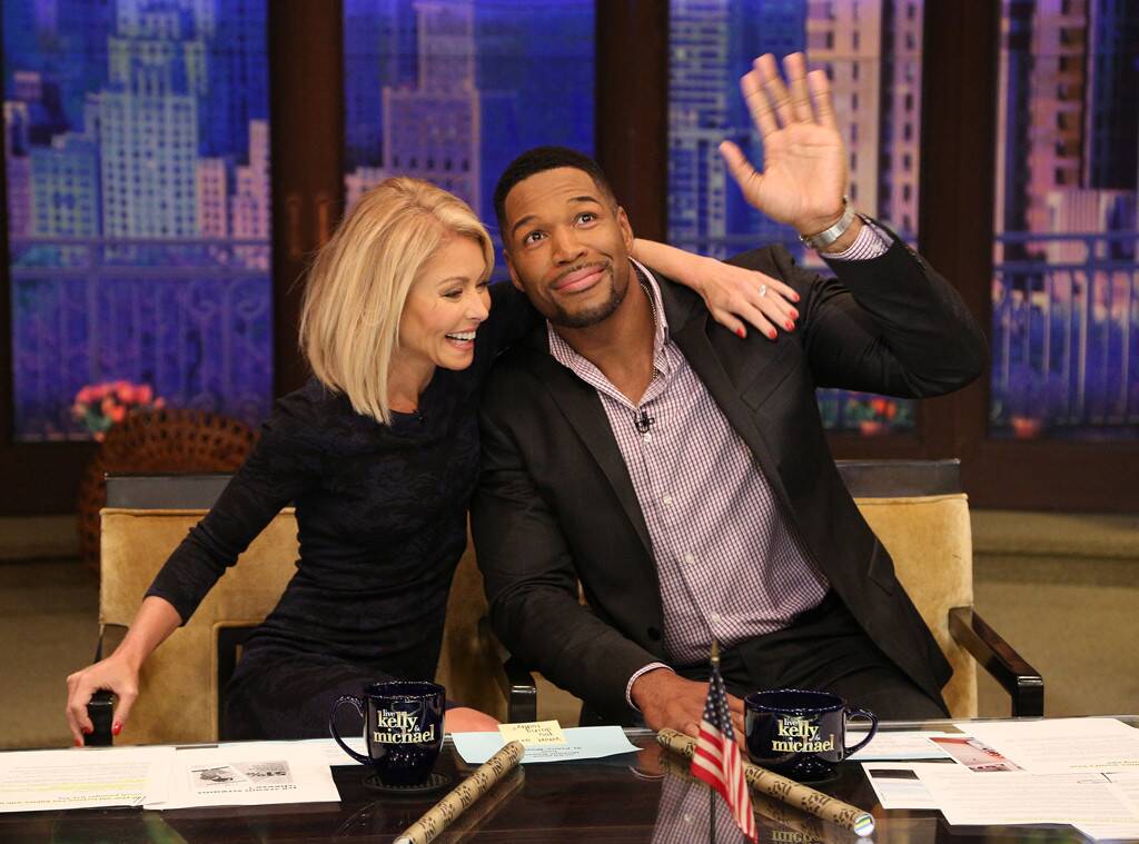 michael strahan puts kelly ripa on blast for previous job together