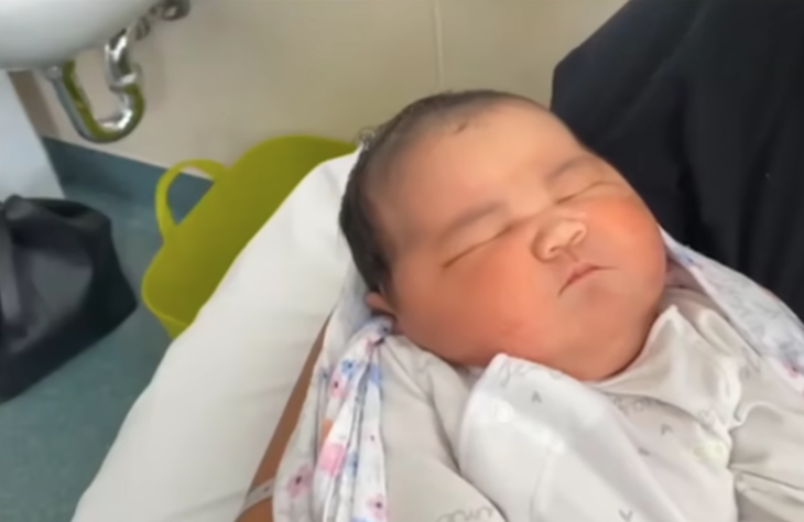 mom gives birth to 14.5 lb baby