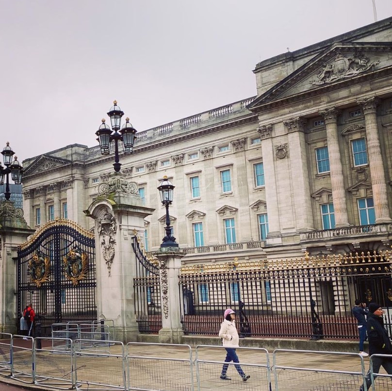 buckingham palace in london 