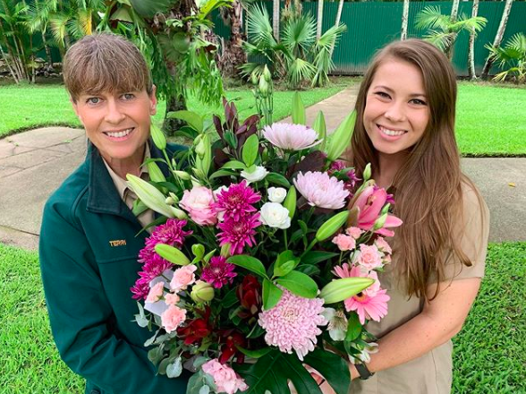 bindi irwin playing matchmaker for mom terri