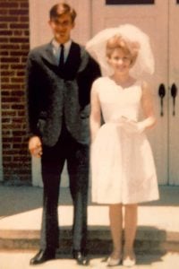 The Reason Why Dolly Parton Kept Her Marriage To Carl Dean A Secret