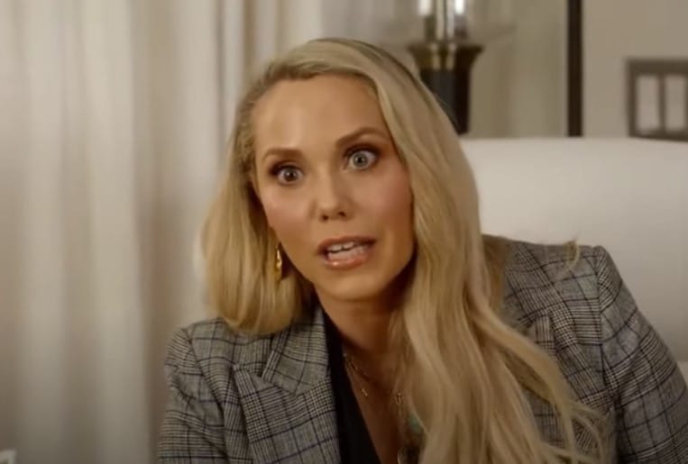 elizabeth berkley jesse spano saved by the bell reboot clip