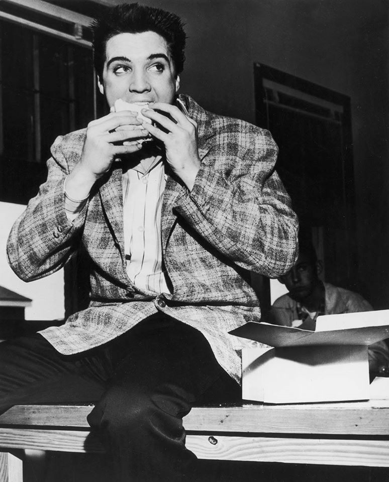 elvis presley eating a sandwich 