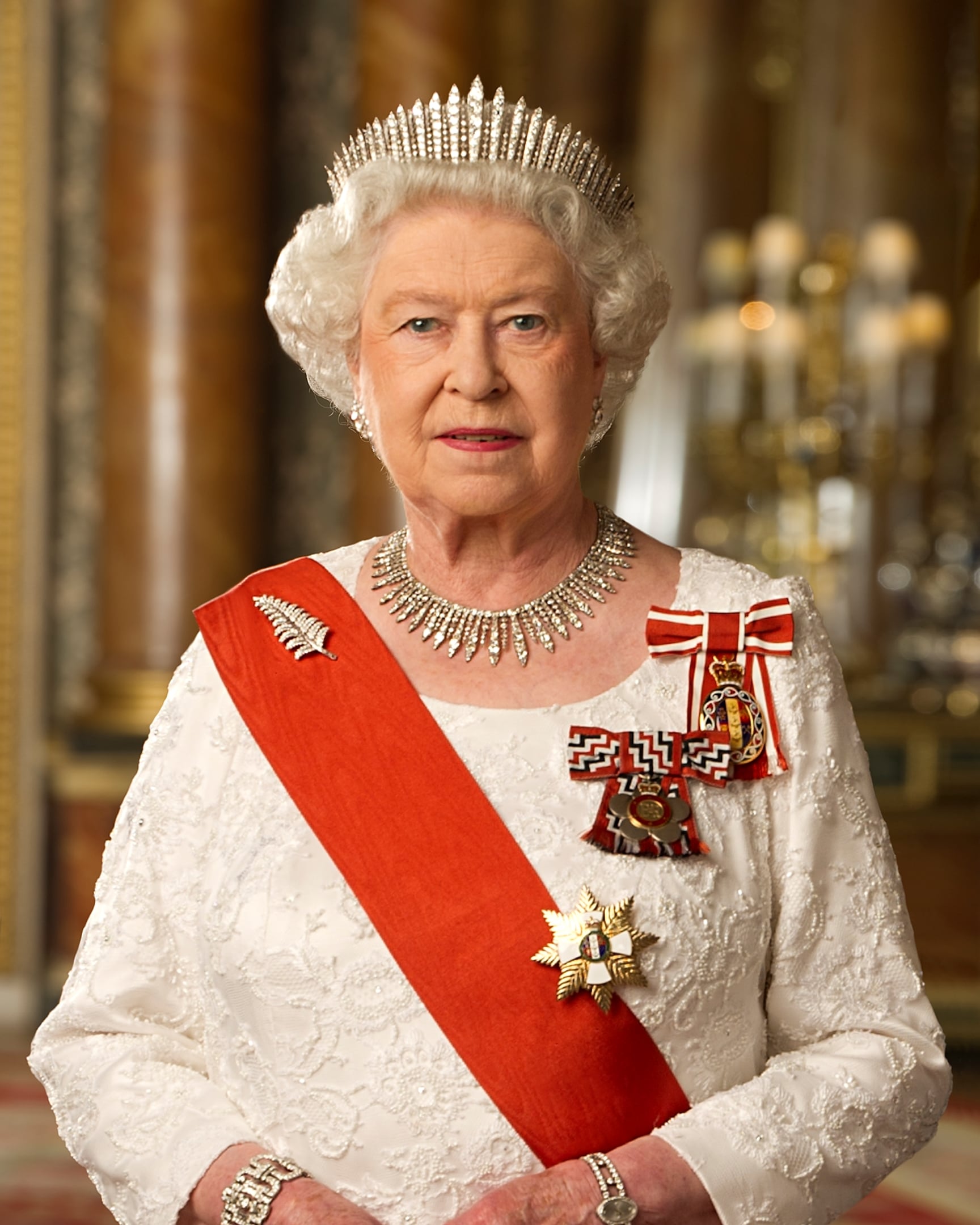 Who Is Older And Richer: Queen Elizabeth II Or Actress ...