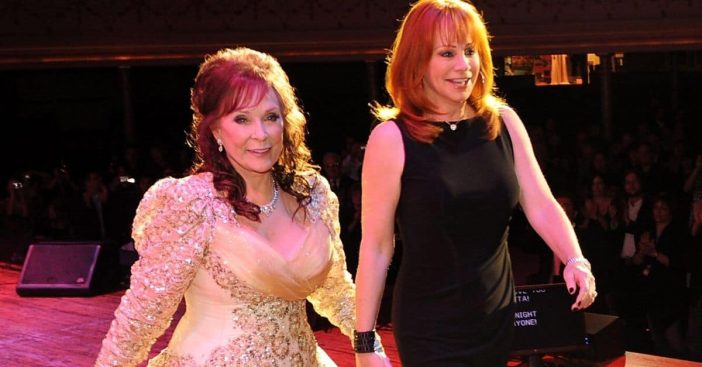 Reba McEntire remembers meeting Loretta Lynn when she was a kid