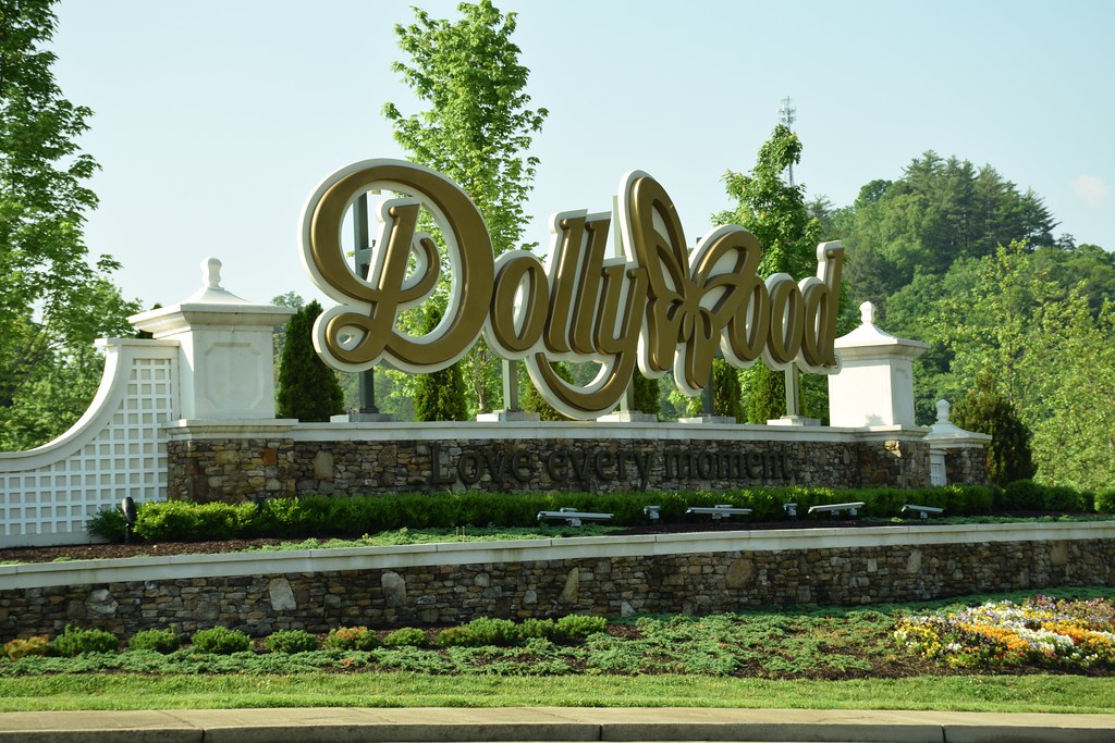 dollywood sign