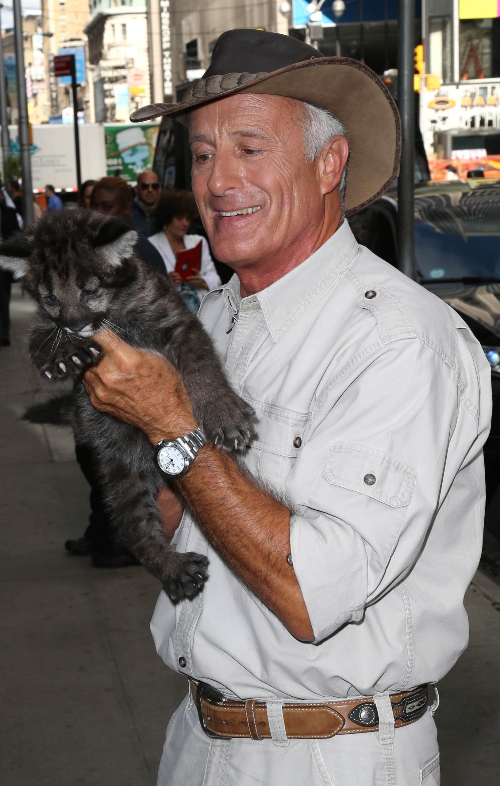 jack hanna with a big cat