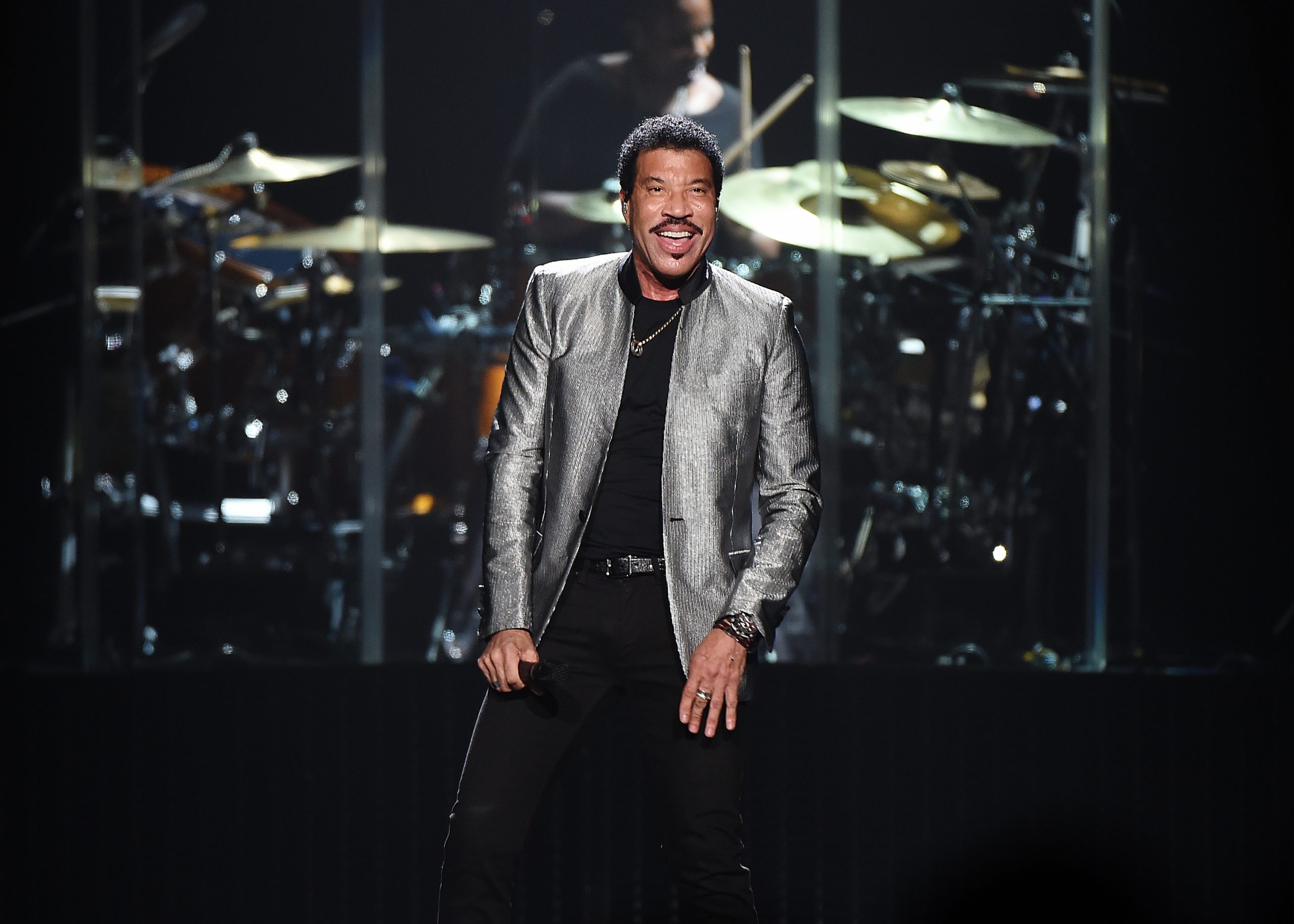 lionel richie performing