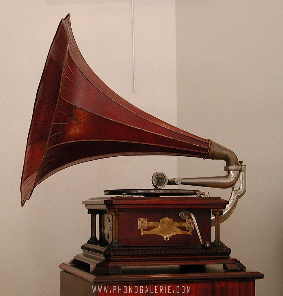 old vintage gramophone 