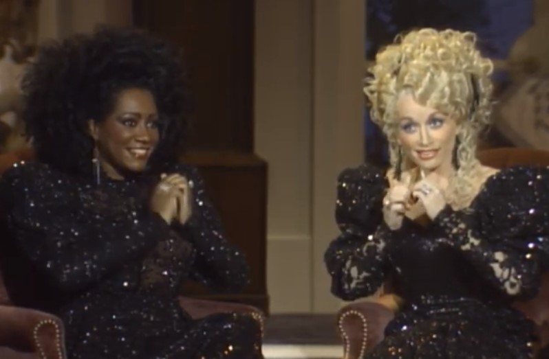 Dolly Parton And Patti LaBelle Sing And Make Music With Their Long Nails