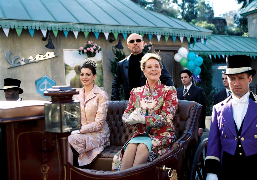 julie-andrews-anne-hathaway-the-princess-diaries
