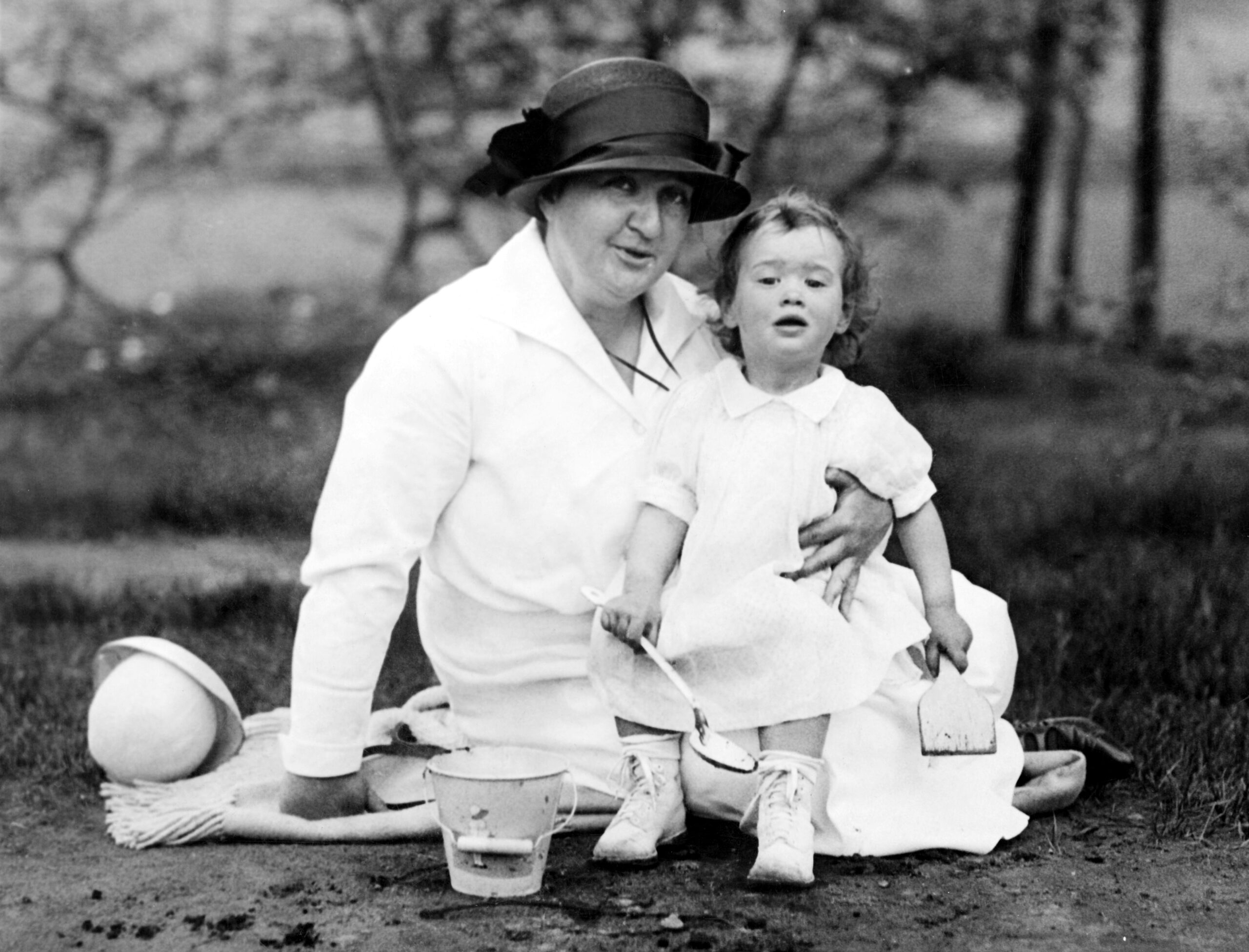 Nine Beautiful Images From Gloria Vanderbilt's Inspirational Life