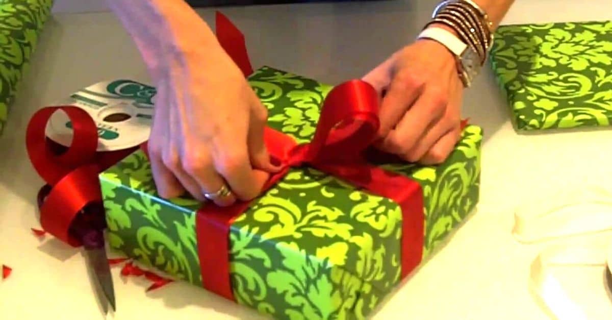 How To Really Wrap A Christmas Present So It’s Crisp, Neat, And Stylish