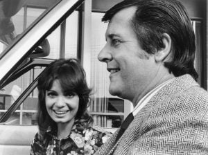 karen-valentine-richard-long-the-girl-who-came-gift-wrapped